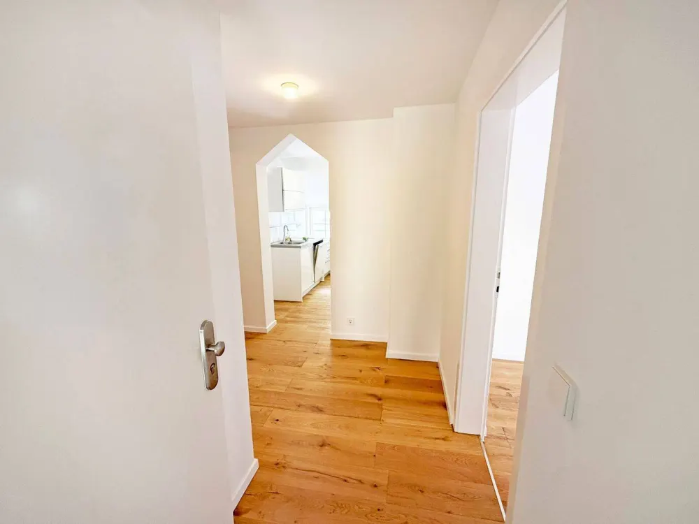 S-MITTE: Modernisierte Dachgeschoss-Wohnung in begehrter Lage