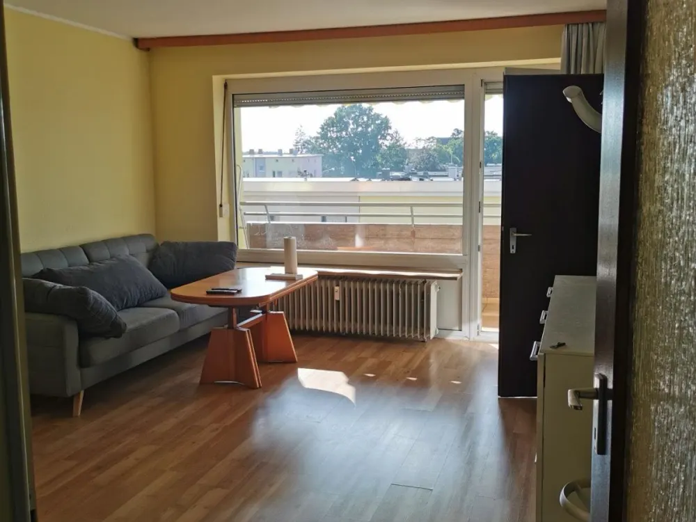 1 Zimmer Wohnung ( EBK+ Teilmobiliert)