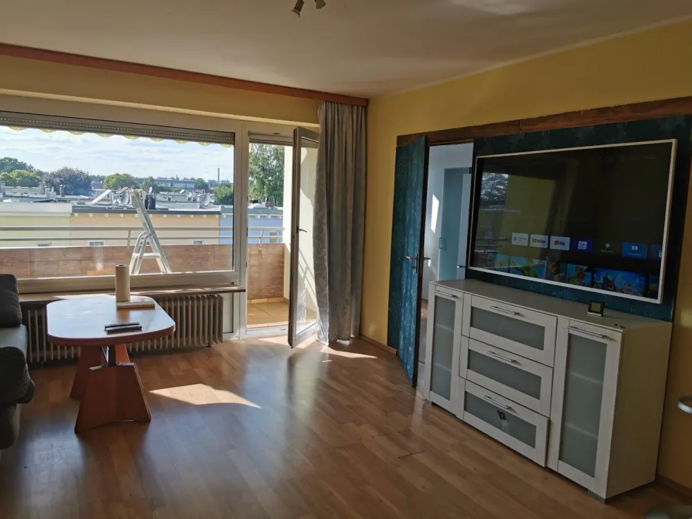 1 Zimmer Wohnung ( EBK+ Teilmobiliert)