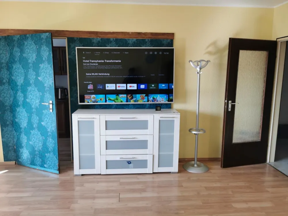 1 Zimmer Wohnung ( EBK+ Teilmobiliert)