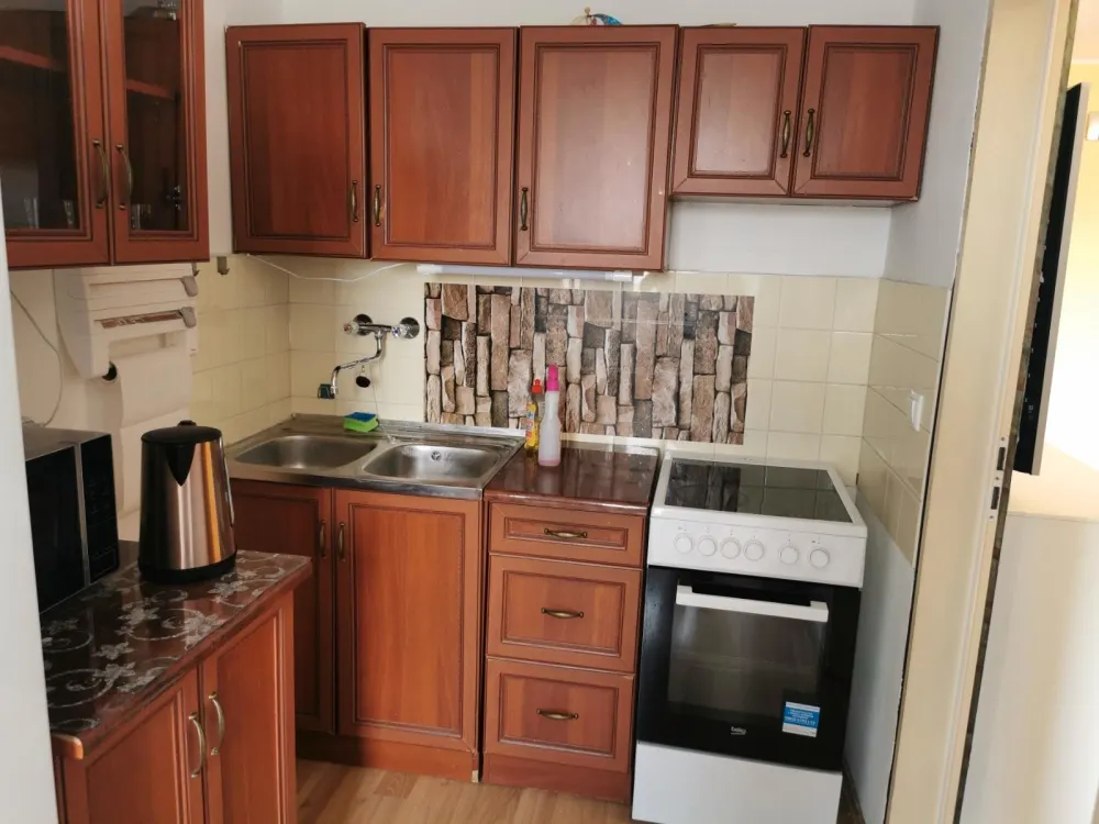 1 Zimmer Wohnung ( EBK+ Teilmobiliert)