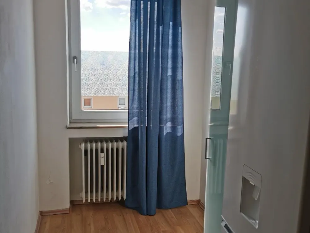 1 Zimmer Wohnung ( EBK+ Teilmobiliert)