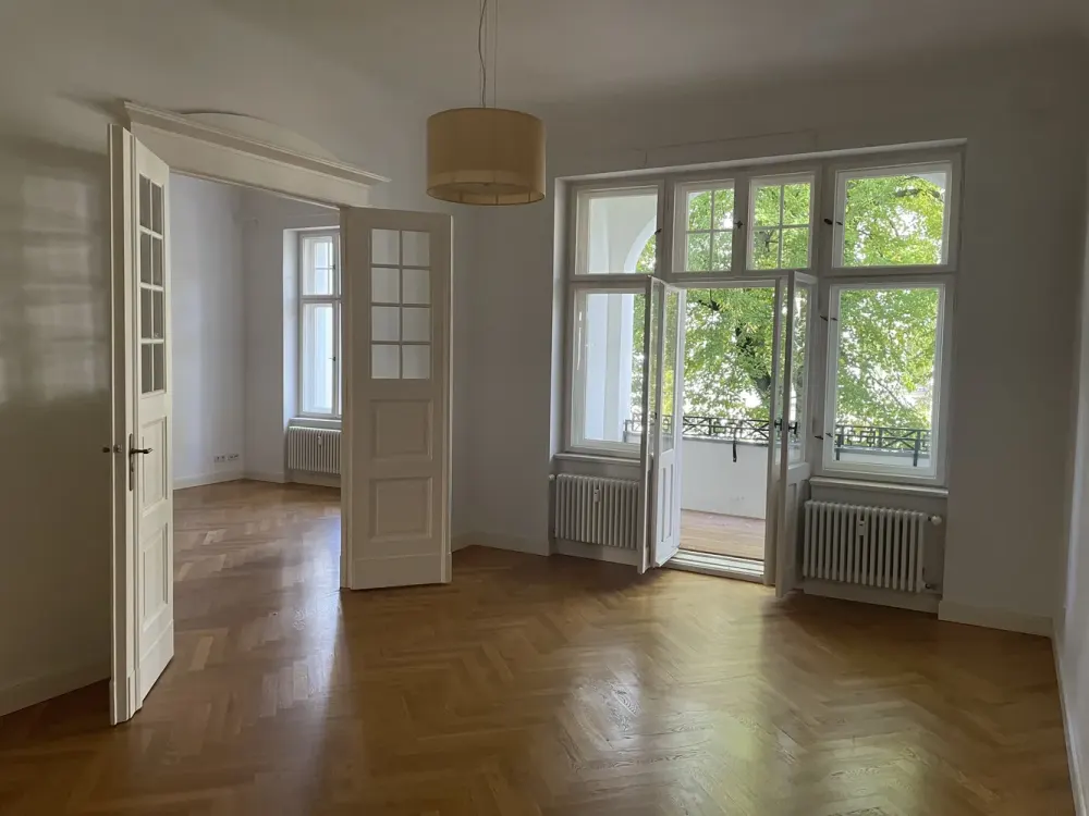 Wohnen mit Charakter: Großzügige Altbauwohnung in Schmargendorf