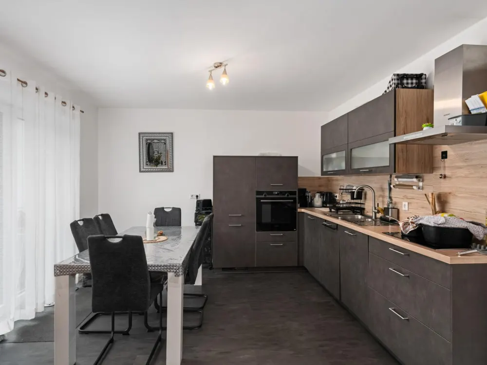 Ganderkesee I Modern Family Living in a High-Quality Renovated Energy-Efficient House