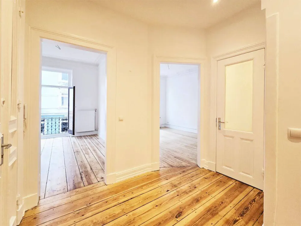 Alles neu, alles schick! Helle 4-Zimmer-Altbauwohnung im Herzen von St. Georg