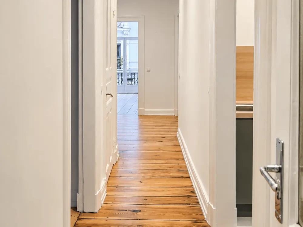 Alles neu, alles schick! Helle 4-Zimmer-Altbauwohnung im Herzen von St. Georg