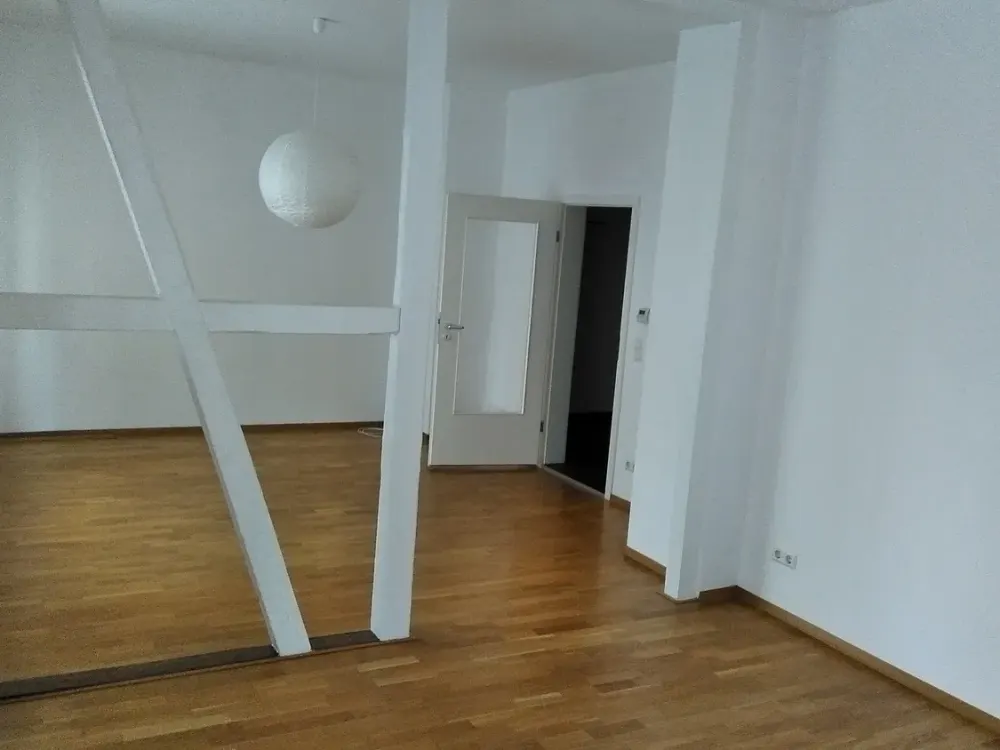 Modernisierte 2-Zi-Wohnung mit Einbauküche in Stuttgart