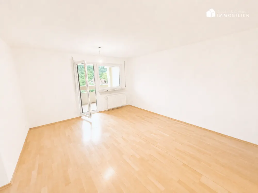 BOTNANG: Sanierte 1,5-Zi.-Wohnung * Balkon * neue EBK * Parkett * opt. Garage * FREI *