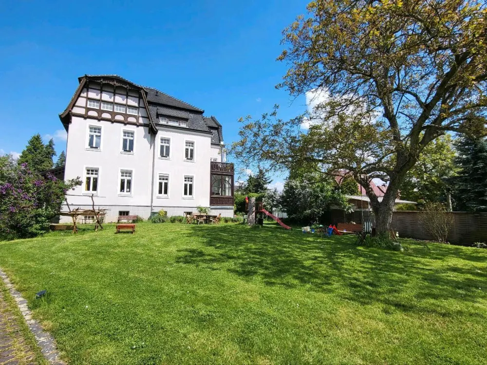 Gemütliche 2-WHG im DG in Jugendstilvilla mit Garten und Carport