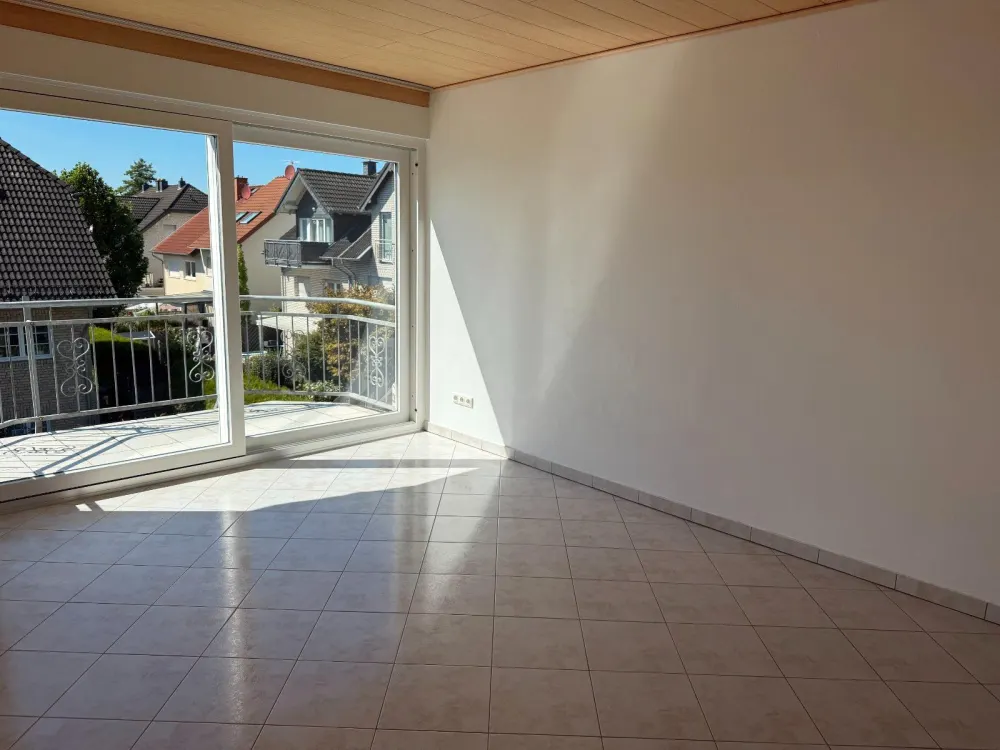 Helle 2-Zimmer-Wohnung + großer Dachboden zu vermieten
