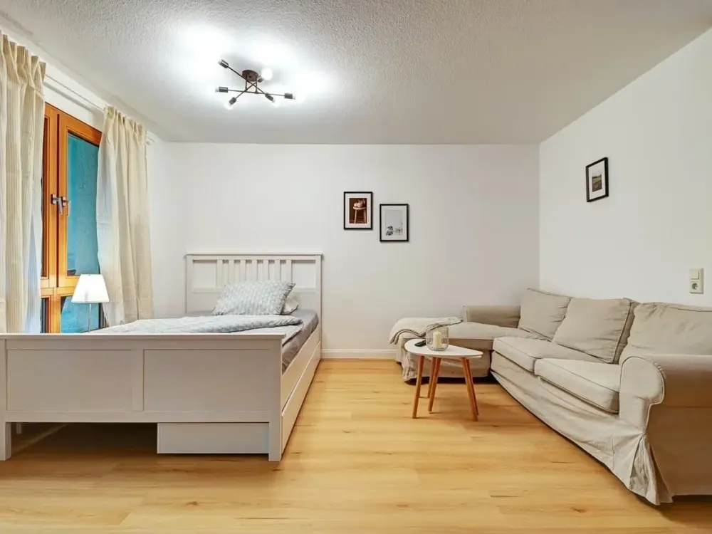 Modern möblierte 1-Zimmer-Wohnung mit Terrasse und TG-Stellplatz in ruhiger Lage in Böblingen