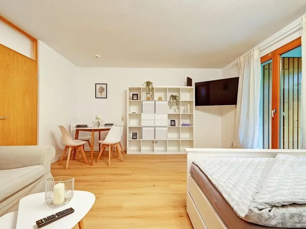 Modern möblierte 1-Zimmer-Wohnung mit Terrasse und TG-Stellplatz in ruhiger Lage in Böblingen