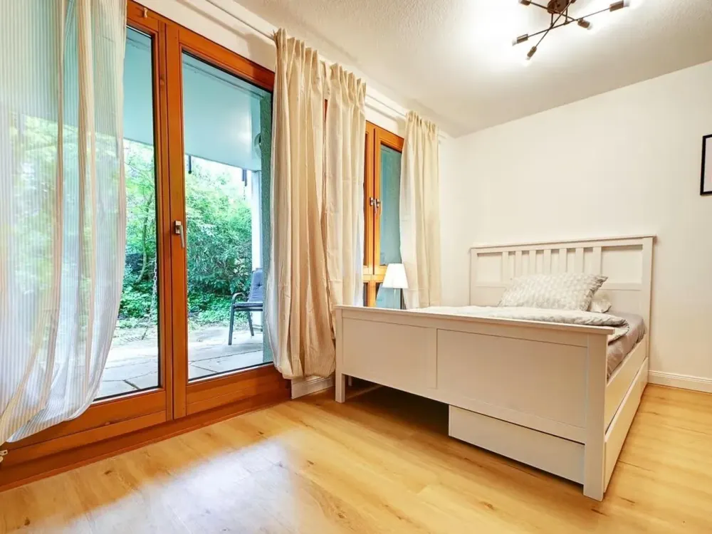 Modern möblierte 1-Zimmer-Wohnung mit Terrasse und TG-Stellplatz in ruhiger Lage in Böblingen