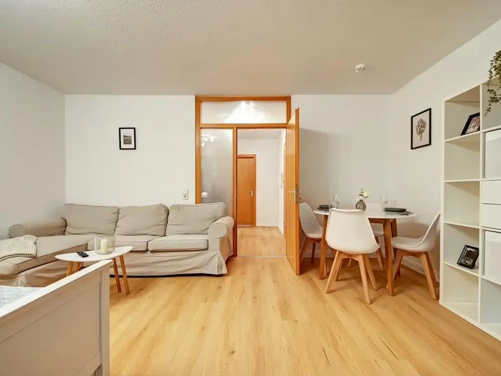 Modern möblierte 1-Zimmer-Wohnung mit Terrasse und TG-Stellplatz in ruhiger Lage in Böblingen