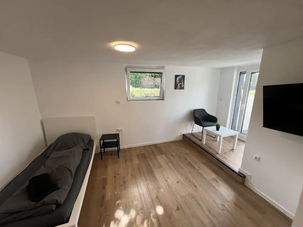 Exklusive, voll ausgestattete 1-Zimmer-Wohnung mit eigenem Eingang und privatem Außenbereich