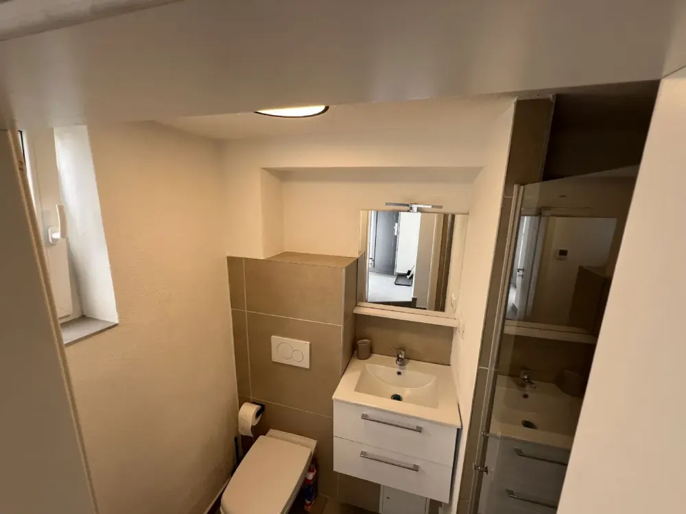 Exklusive, voll ausgestattete 1-Zimmer-Wohnung mit eigenem Eingang und privatem Außenbereich