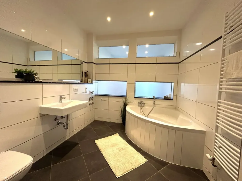 Charming 2-Room Apartment I Modern Built-in Kitchen I Balcony