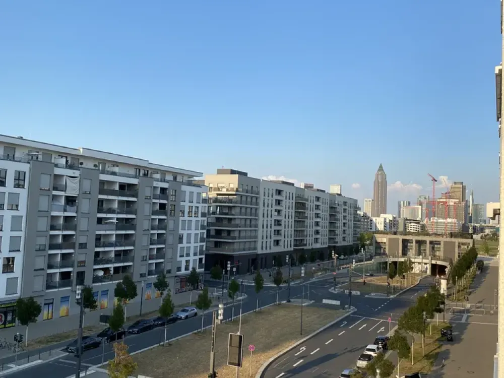 Möblierte 3,5-Raum-Wohnung mit Balkon und EBK in Europaviertel Frankfurt