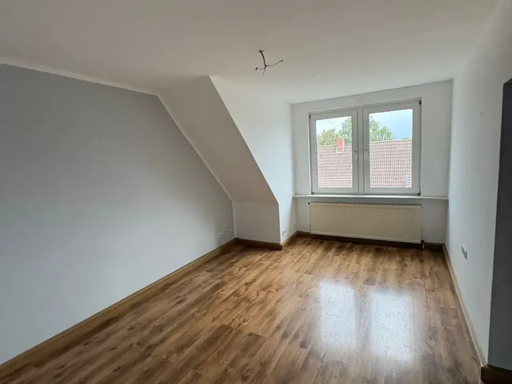 3.5 Room Attic Apartment with Balcony