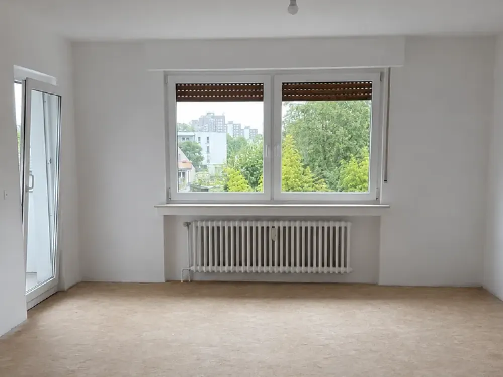 Modernisierte 4-Zimmer-Wohnung mit Balkon in Rheinnähe