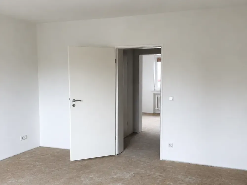 Modernisierte 4-Zimmer-Wohnung mit Balkon in Rheinnähe