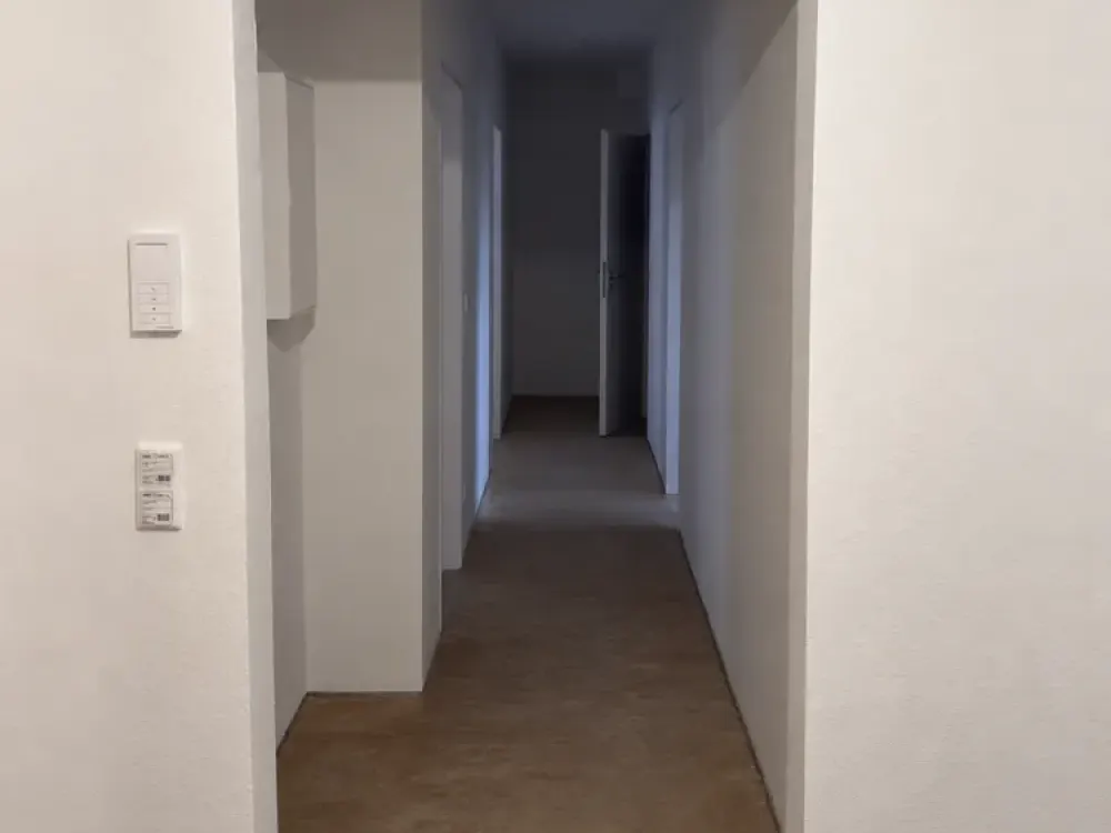Modernisierte 4-Zimmer-Wohnung mit Balkon in Rheinnähe