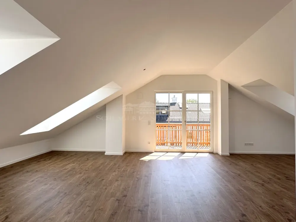 Lichtdurchflutete Dachgeschosswohnung mit sonnigem Balkon