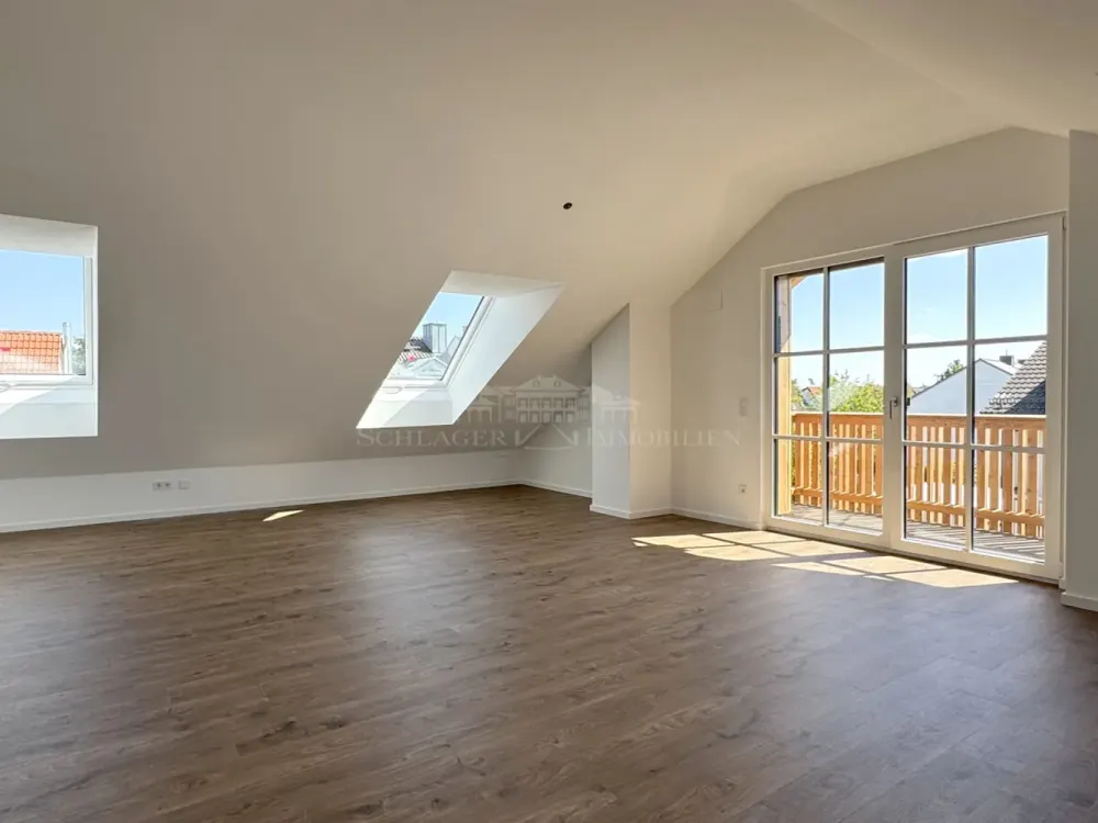 Lichtdurchflutete Dachgeschosswohnung mit sonnigem Balkon