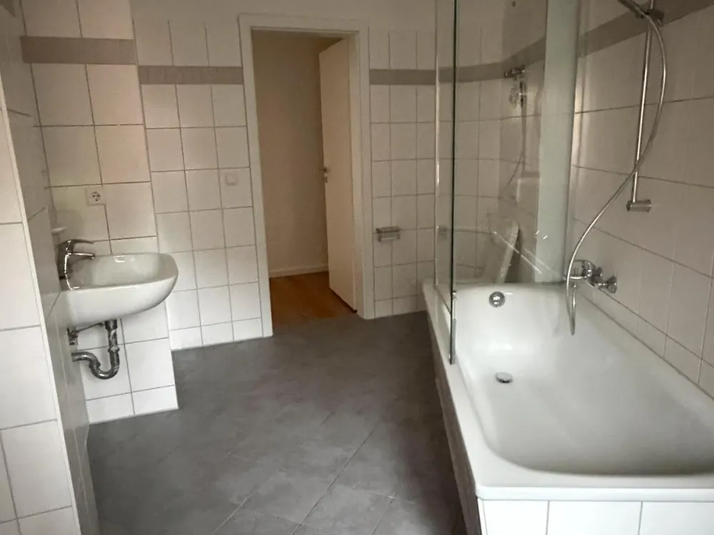 Frisch renovierte 4 Zimmer Wohnung mit Garten und EBK in Löbtau