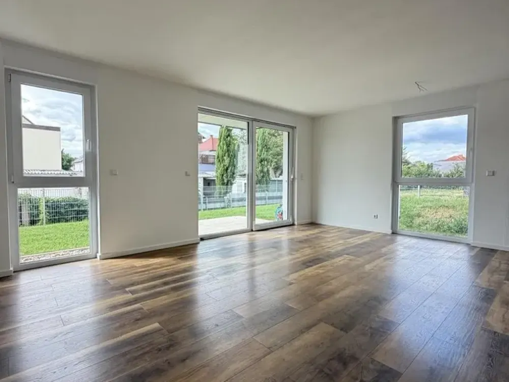 Neuwertige, helle 3-Zi-EG-WHG mit Terrasse und Garten