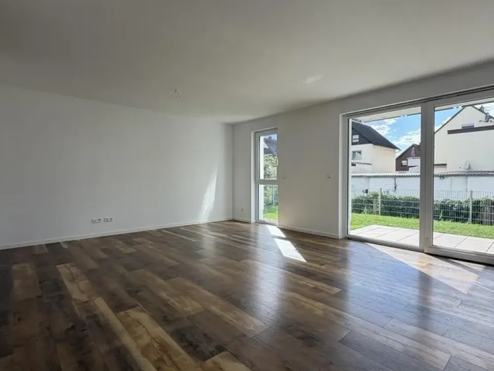 Neuwertige, helle 3-Zi-EG-WHG mit Terrasse und Garten