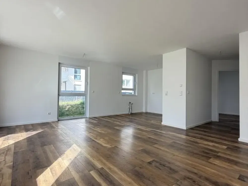 Neuwertige, helle 3-Zi-EG-WHG mit Terrasse und Garten