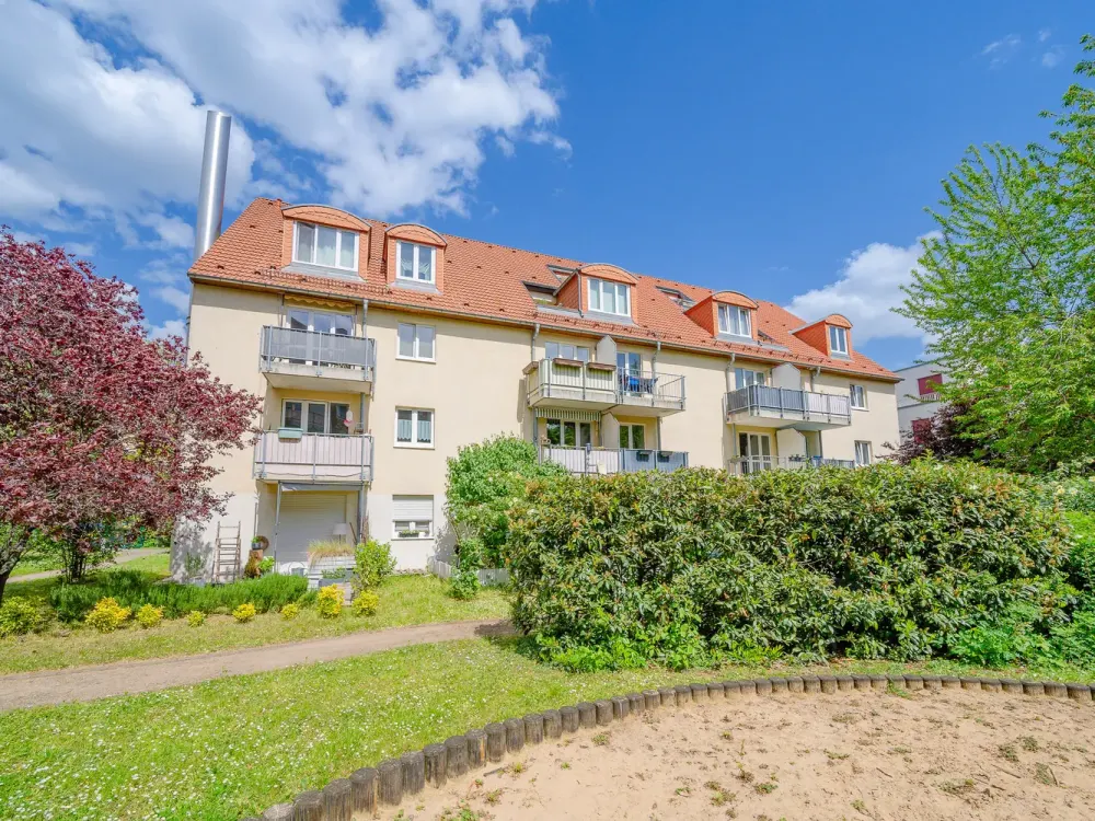 Bright 2-Room Apartment* Bathroom with Tub* South Balcony* Green Courtyard* Central Location* Underground Parking Space Rentable Separately* Top*